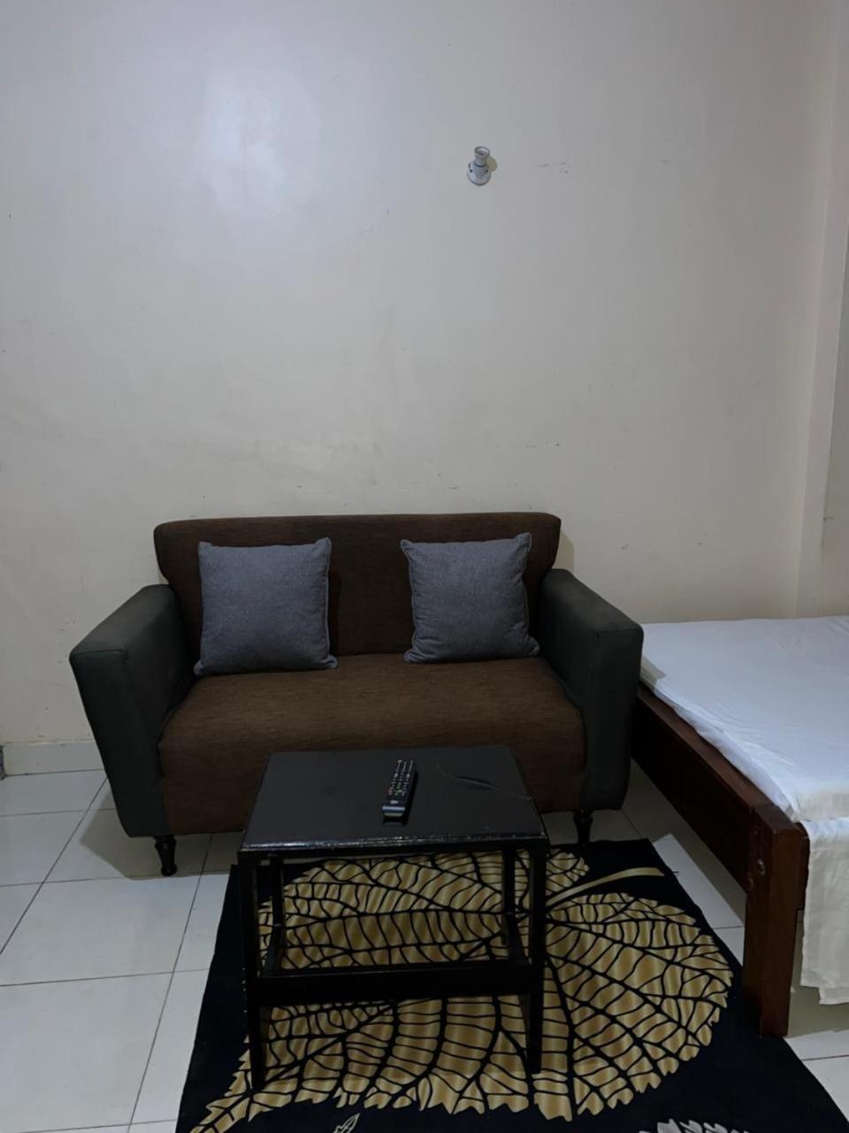 Cosy Studio Yellow House Bamburi Apartment Mombasa Exterior photo